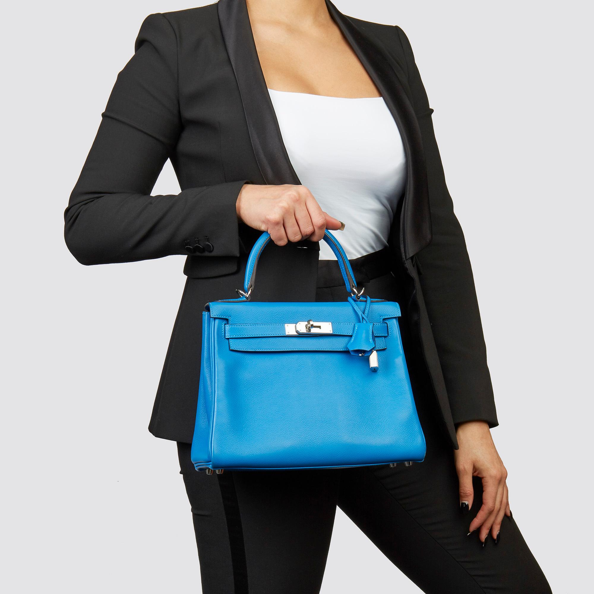 HERMÈS
Blau Hydra Evercolour Leder Kelly 28cm Retourne 

Xupes Referenz: CB223
Seriennummer: X
Alter (ca.): 2016
Begleitet von: Hermès Staubbeutel:: Box:: Schloss:: Schlüssel:: Clochette:: Regenschutz:: Pflegeheft:: Regenschutz:: Schultergurt