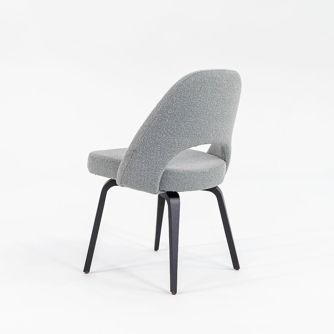 XXI secolo e contemporaneo 2016 Coppia di poltrone direzionali Eero Saarinen per Knoll con tessuto a boucle grigio in vendita