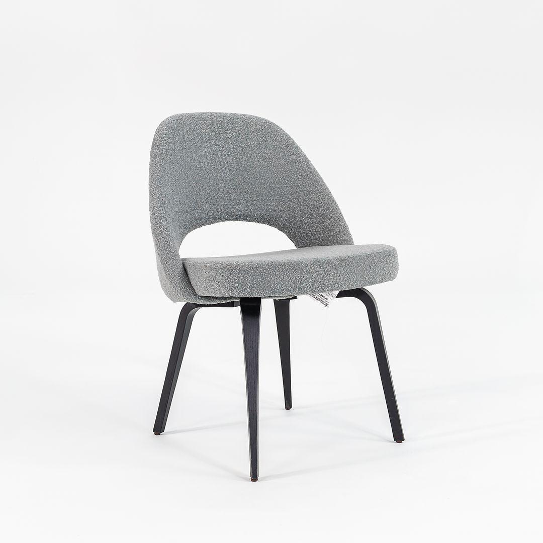 Schiuma 2016 Coppia di poltrone direzionali Eero Saarinen per Knoll con tessuto a boucle grigio in vendita
