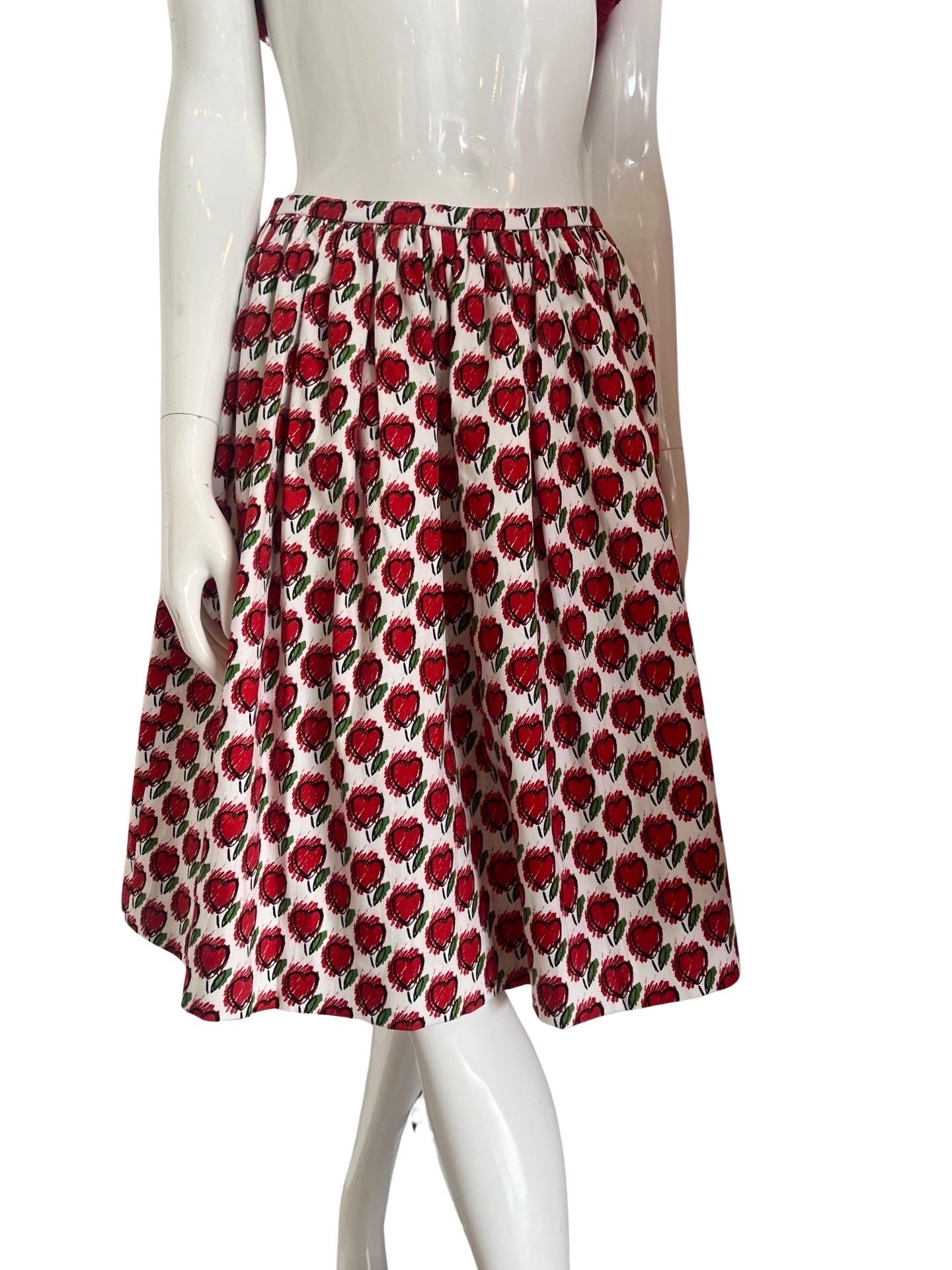 2016 Prada Cotton Hearts Full Skirt In Good Condition For Sale In Miami, FL