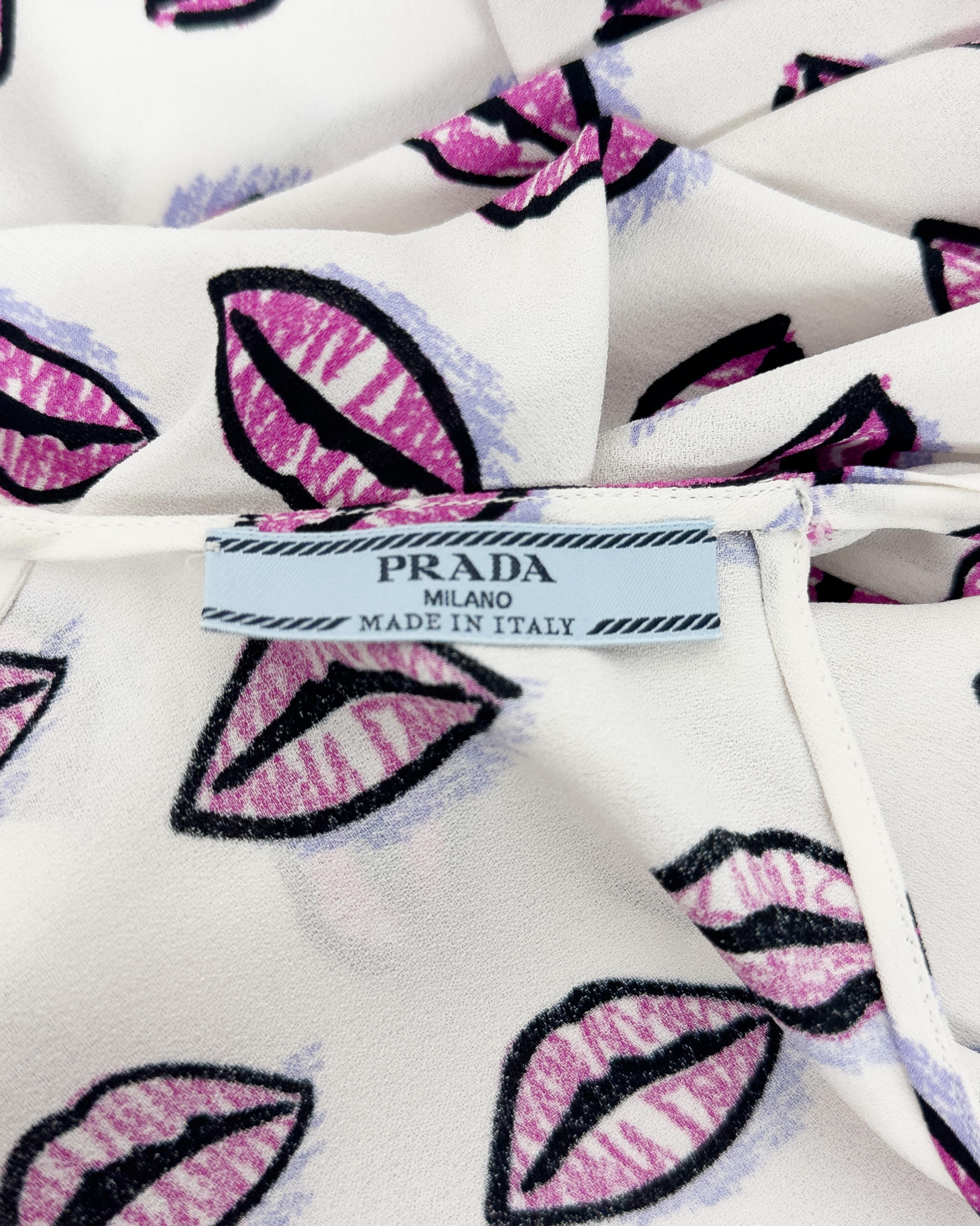 Donna 2016 Prada Primavera Estate Col. Camicetta con stampa a labbra e cravatta in vendita