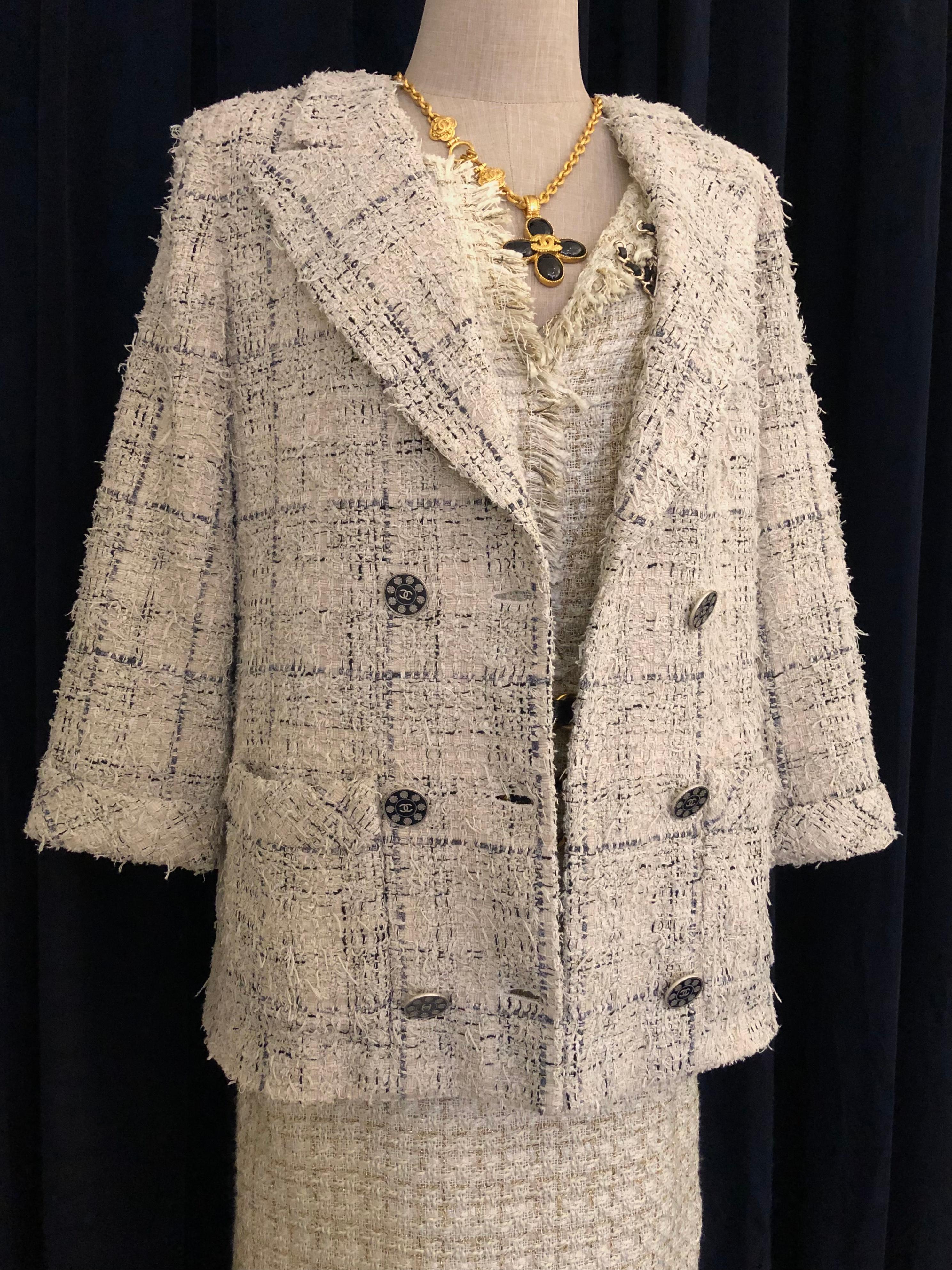 2016 Resort CHANEL Beige Tweed Double-Buttoned Jacket FR36 In Good Condition For Sale In Bangkok, TH