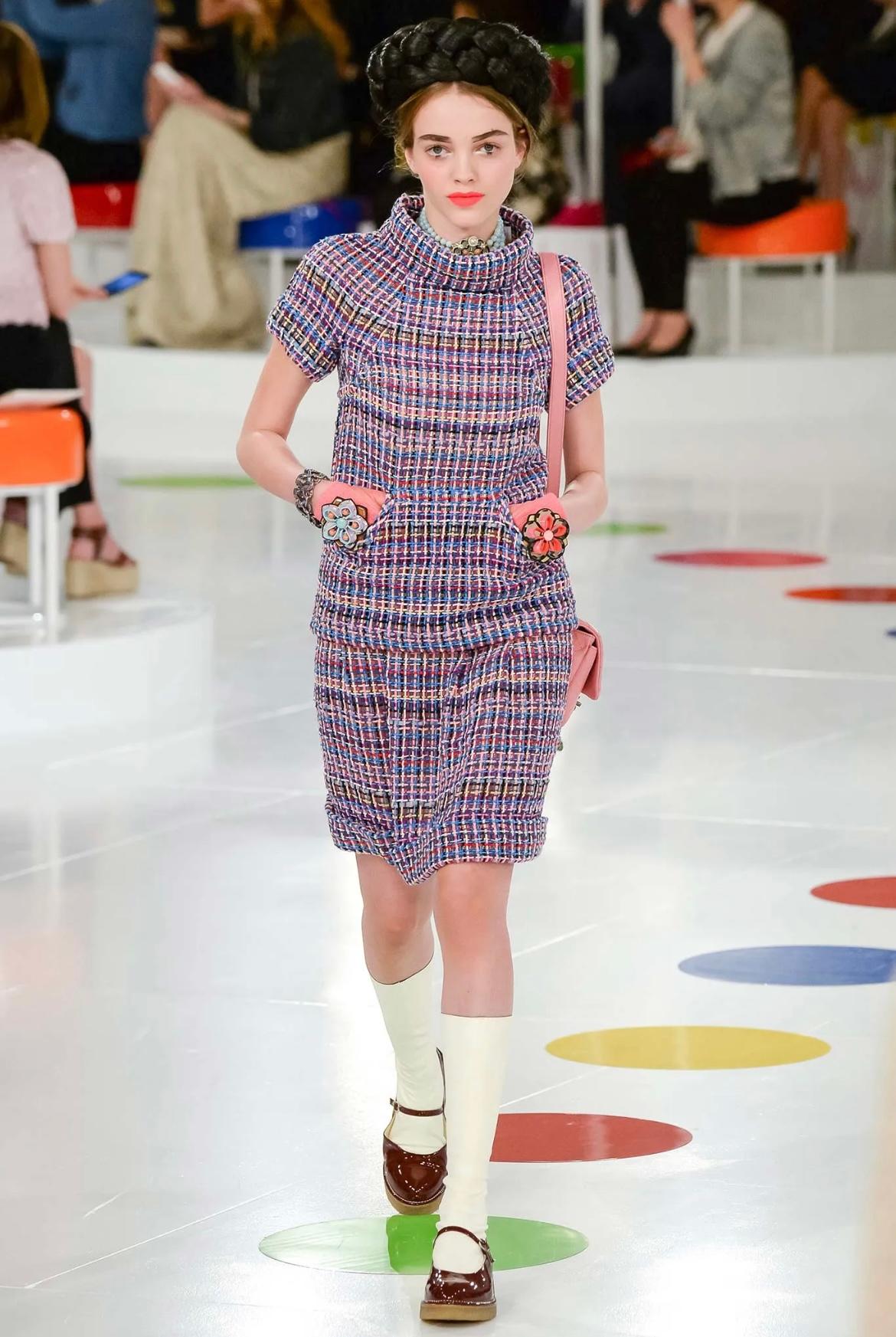 2016 Runway Documented Chanel Multicoloured Tweed Top and Skirt Suit For Sale 2