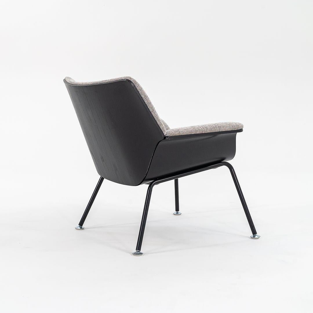 2016 Swoop Lounge Chair von Brain Kane für Herman Miller in Salt & Pepper Fabric im Zustand „Gut“ im Angebot in Philadelphia, PA