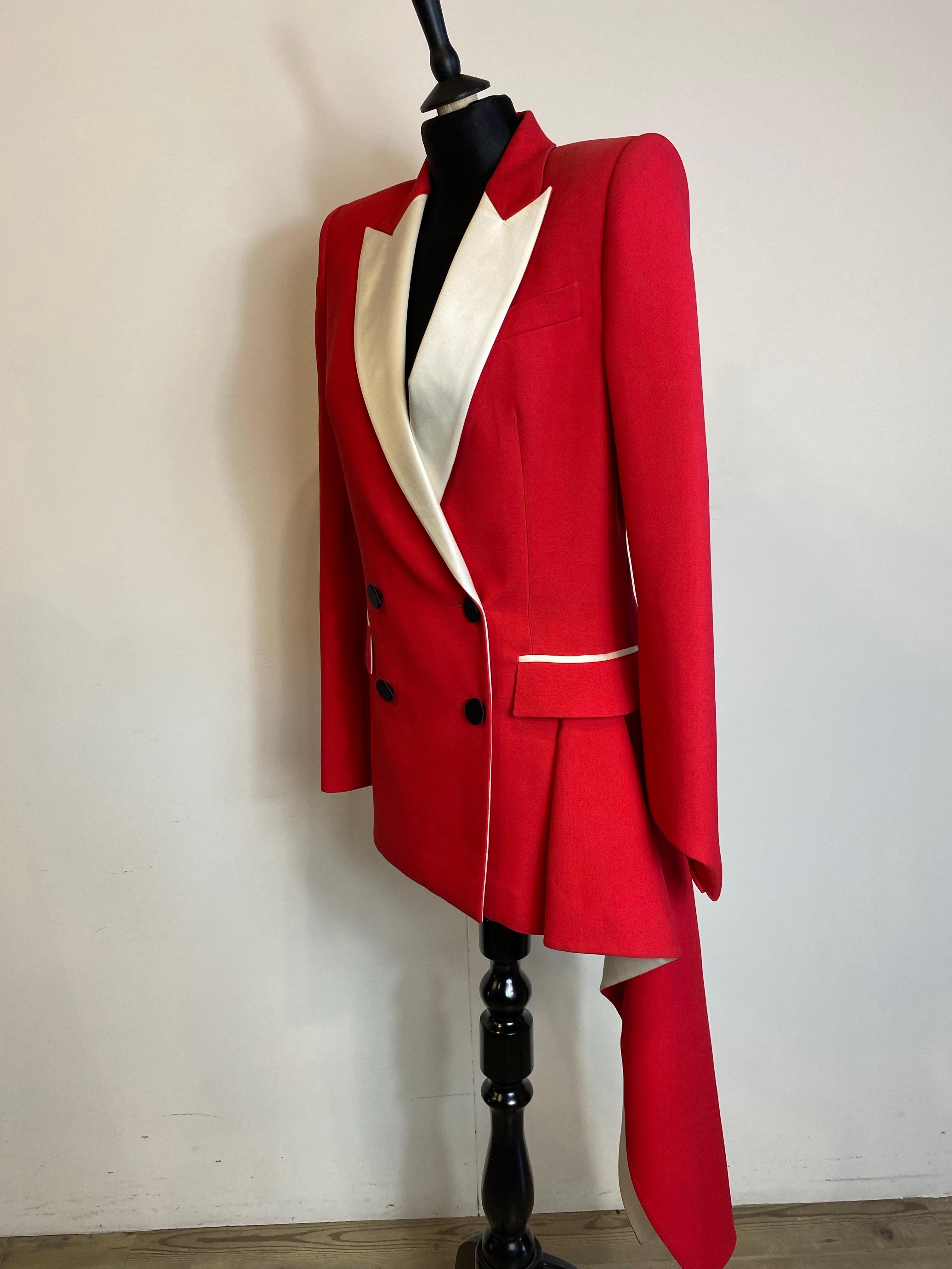 2017 Alexander McQueen rote Jacke. im Angebot 5