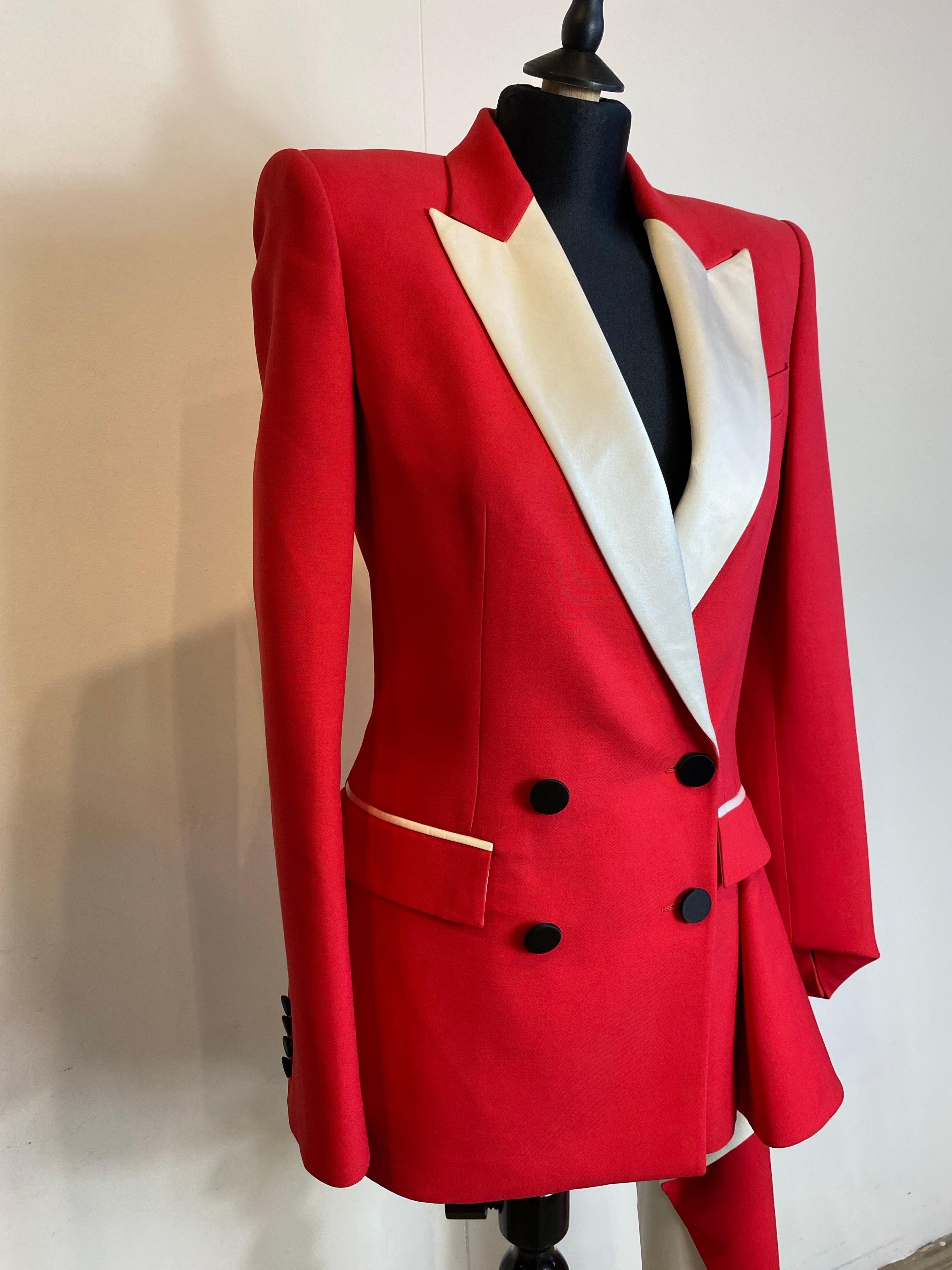 2017 Alexander McQueen rote Jacke. (Rot) im Angebot