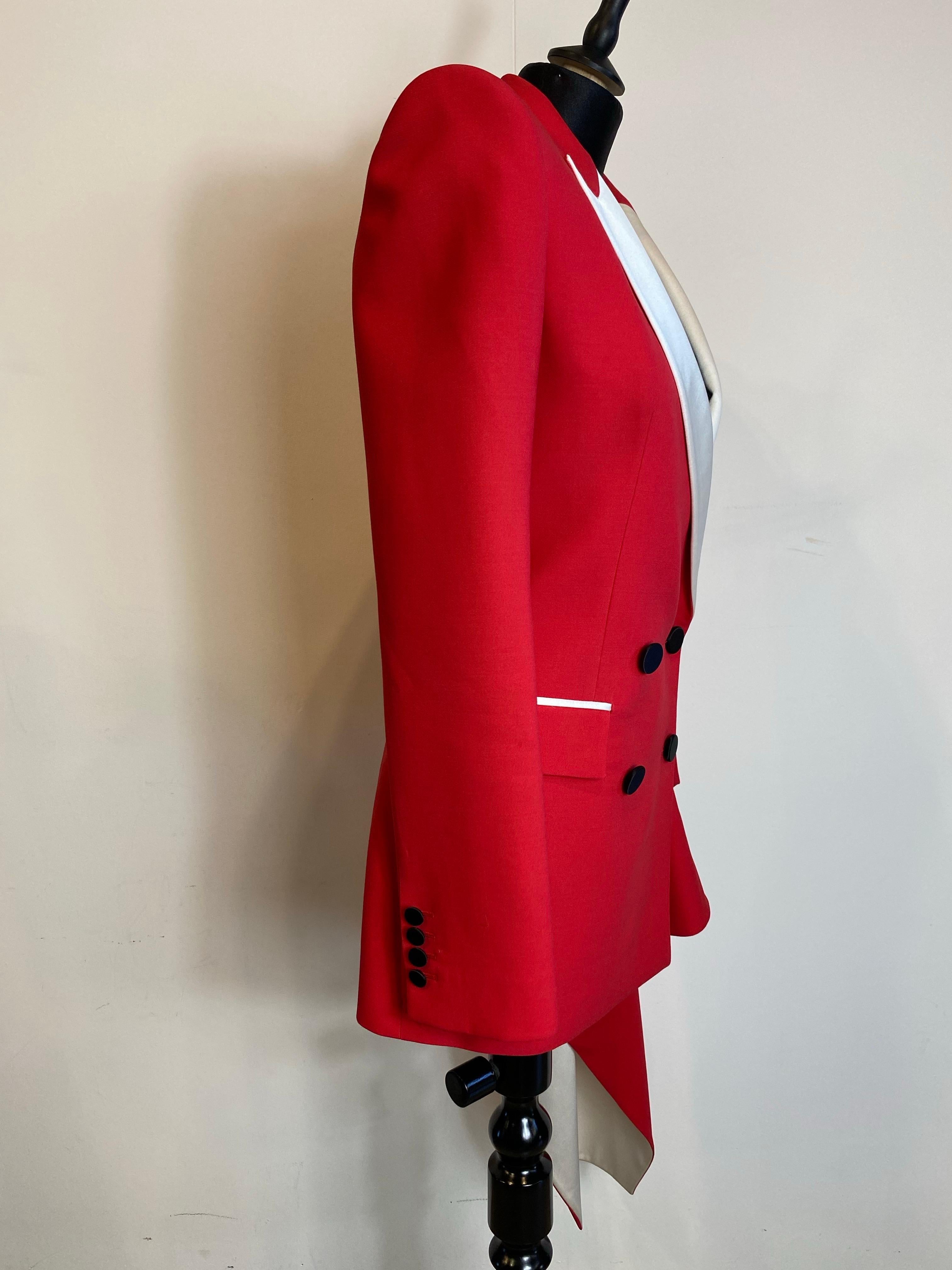 2017 Alexander McQueen rote Jacke. für Damen oder Herren im Angebot