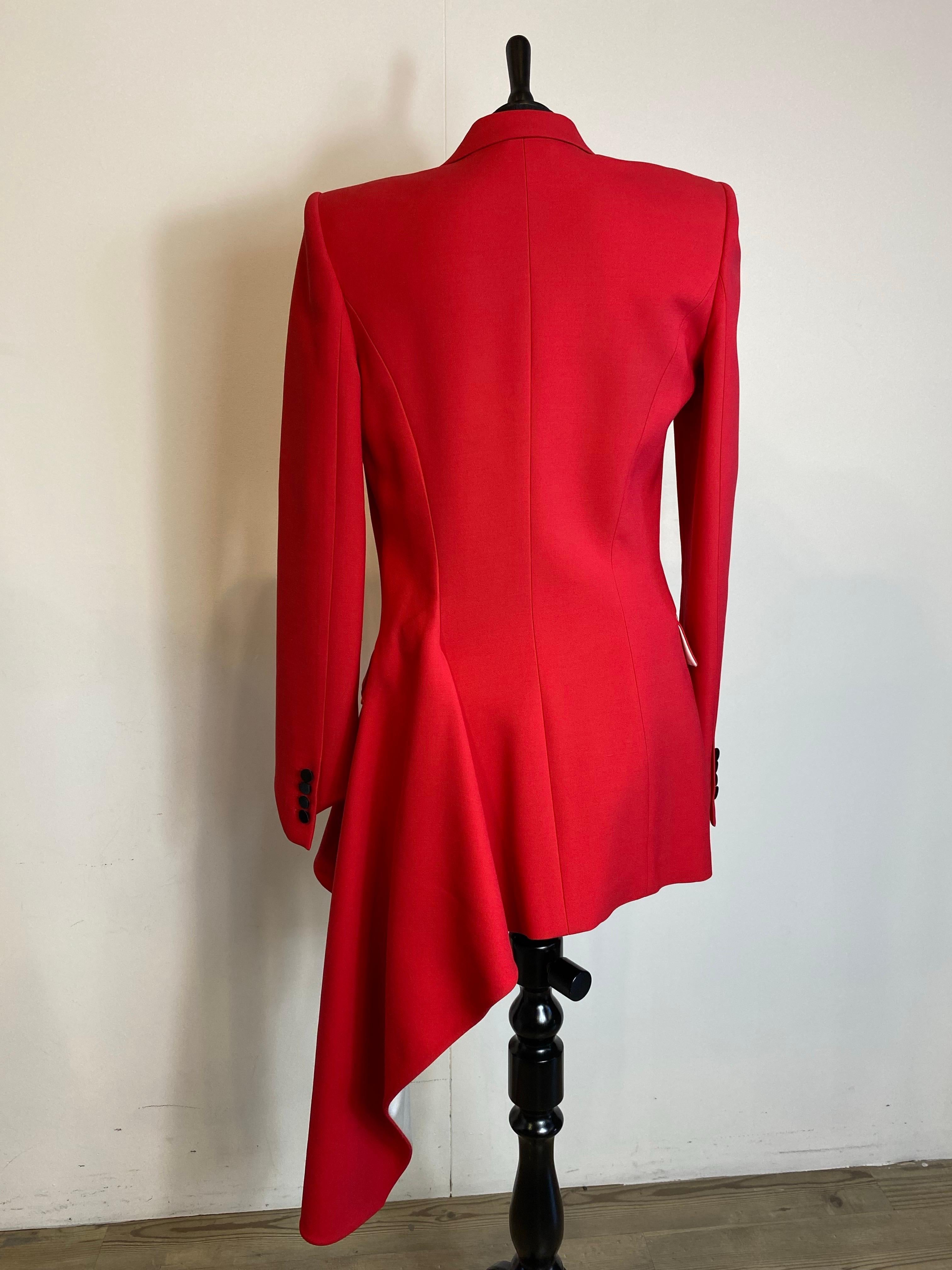 2017 Alexander McQueen rote Jacke. im Angebot 1