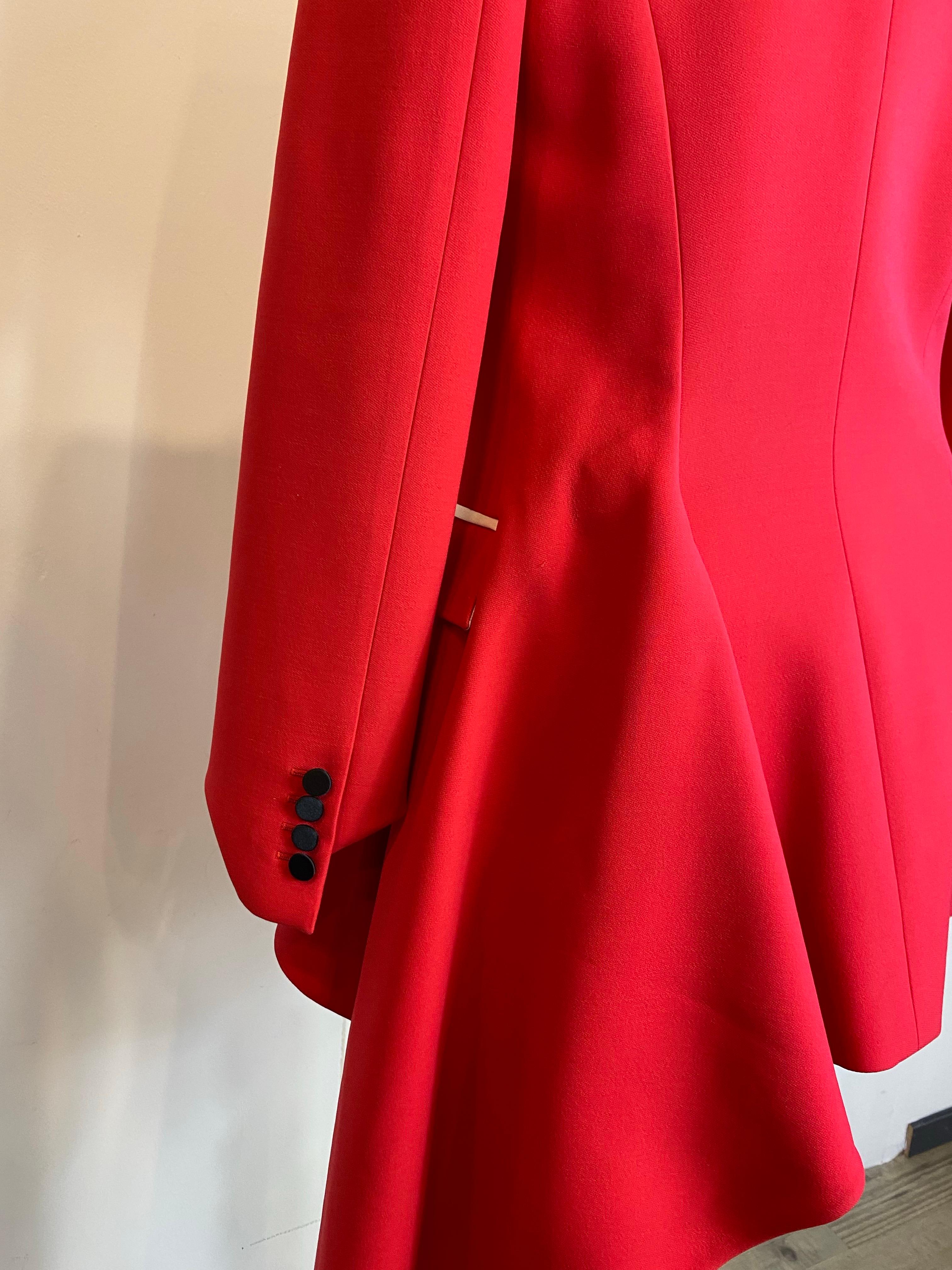 2017 Alexander McQueen rote Jacke. im Angebot 2