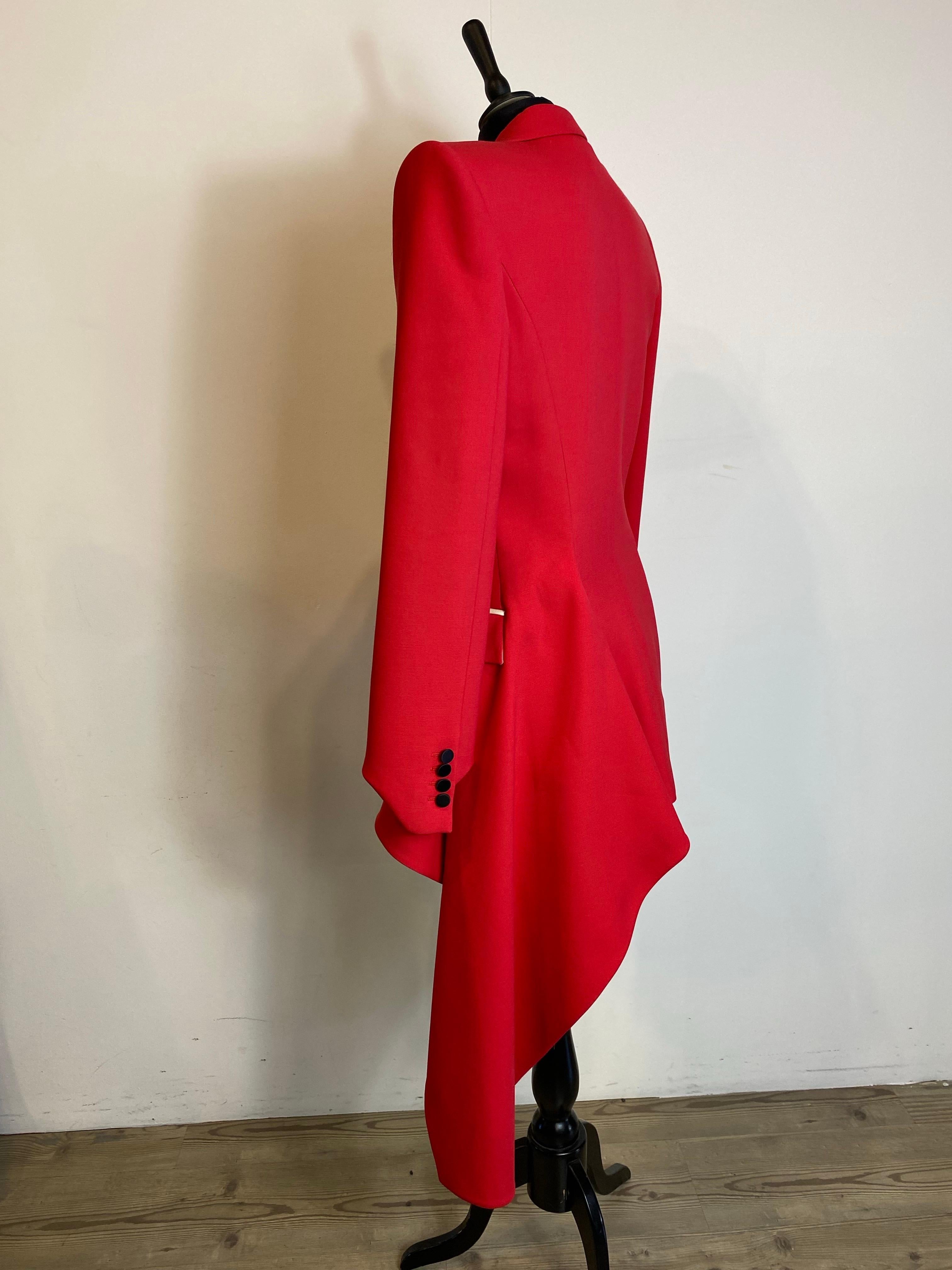 2017 Alexander McQueen rote Jacke. im Angebot 3