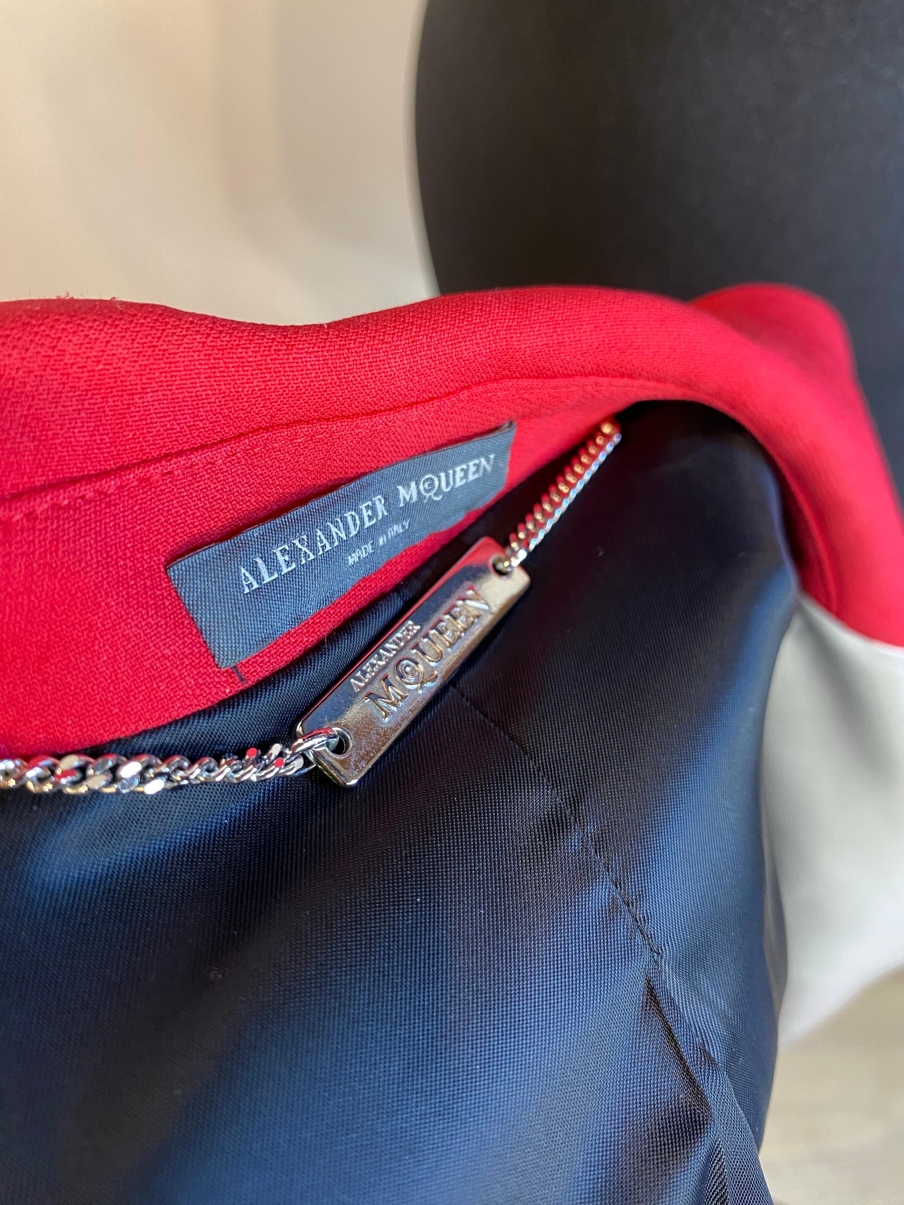 2017 Alexander McQueen rote Jacke. im Angebot 4