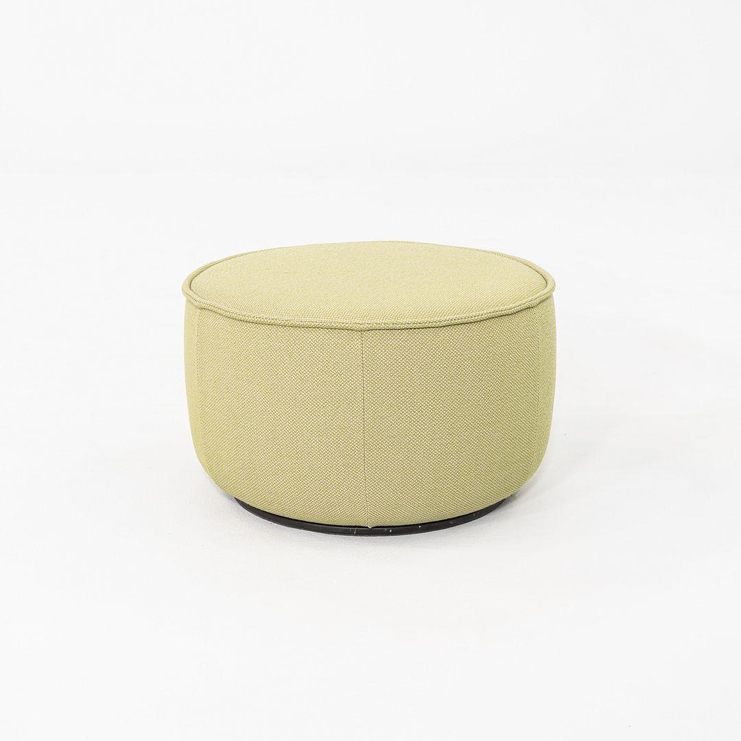 2017 Barber Osgerby Vitra Mariposa Pouf / Ottoman Medium in Green Fabric Bon état - En vente à Philadelphia, PA