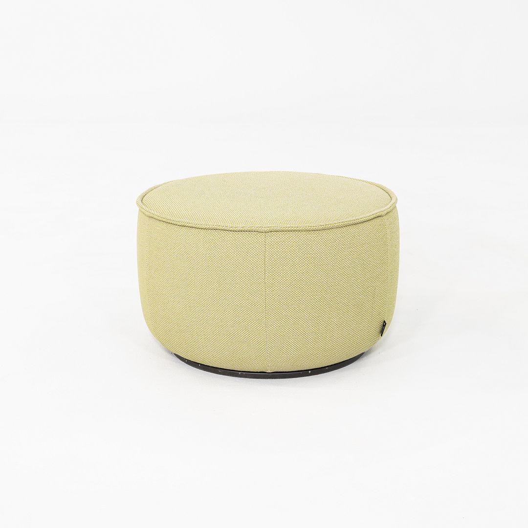 XXIe siècle et contemporain 2017 Barber Osgerby Vitra Mariposa Pouf / Ottoman Medium in Green Fabric en vente