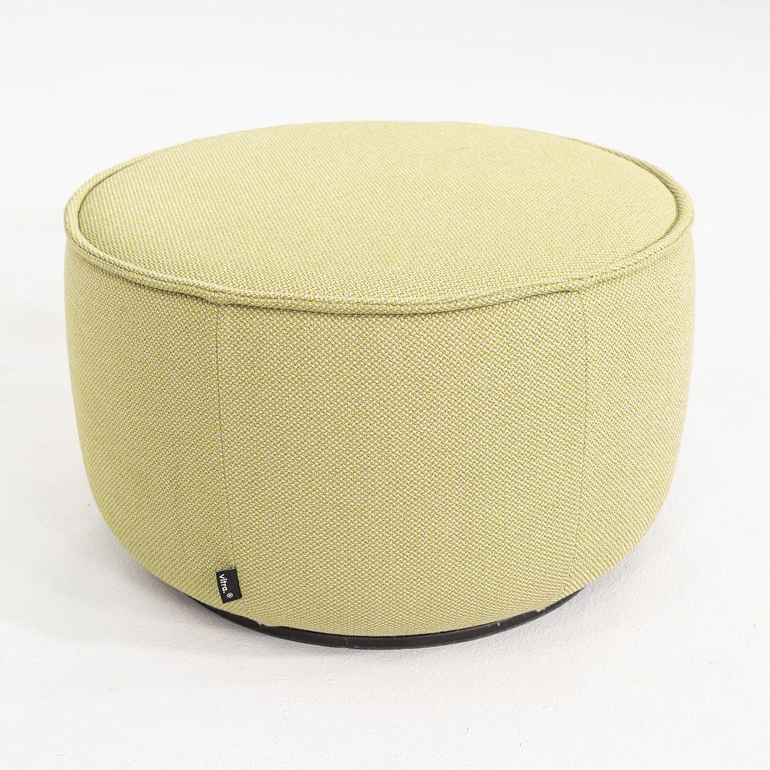 2017 Barber Osgerby Vitra Mariposa Pouf / Ottoman Medium in Green Fabric en vente 2