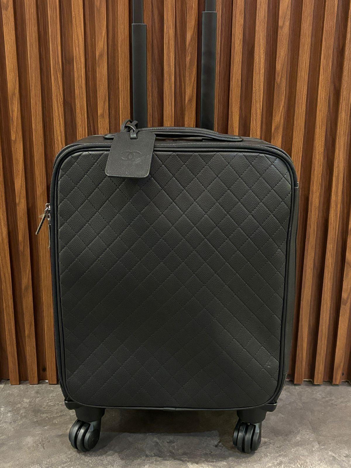 2017 Chanel Black Caviar Quilted Cabin Rolling Luggage In Good Condition For Sale In Jakarta, Daerah Khusus Ibukota Jakarta
