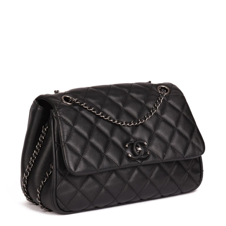 CHANEL
 Black Quilted Calfskin Leather Medium Frame in Chain Flap Bag

Xupes Reference: HB4157
Serial Number: 23252981
Age (Circa): 2017
Accompanied By: Chanel Dust Bag
Authenticity Details: Serial Sticker (Made in Italy)
Gender: Ladies
Type: