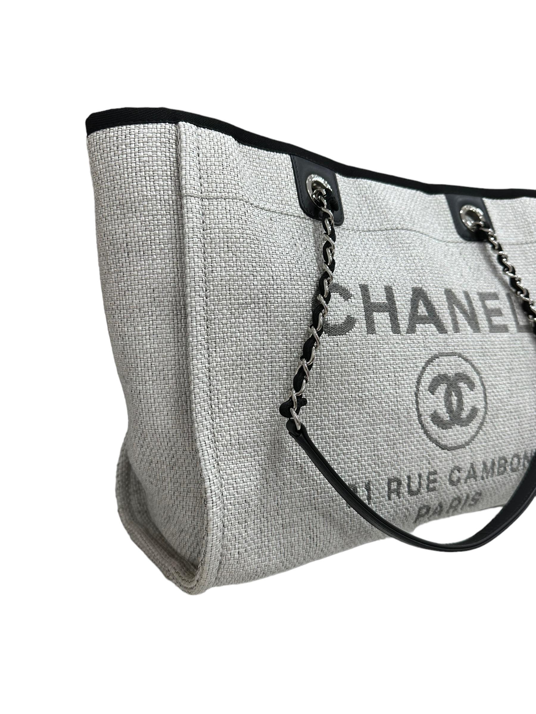 Gray 2017 Chanel Deauville Rafia Grigia e Nera Borsa a Spalla For Sale