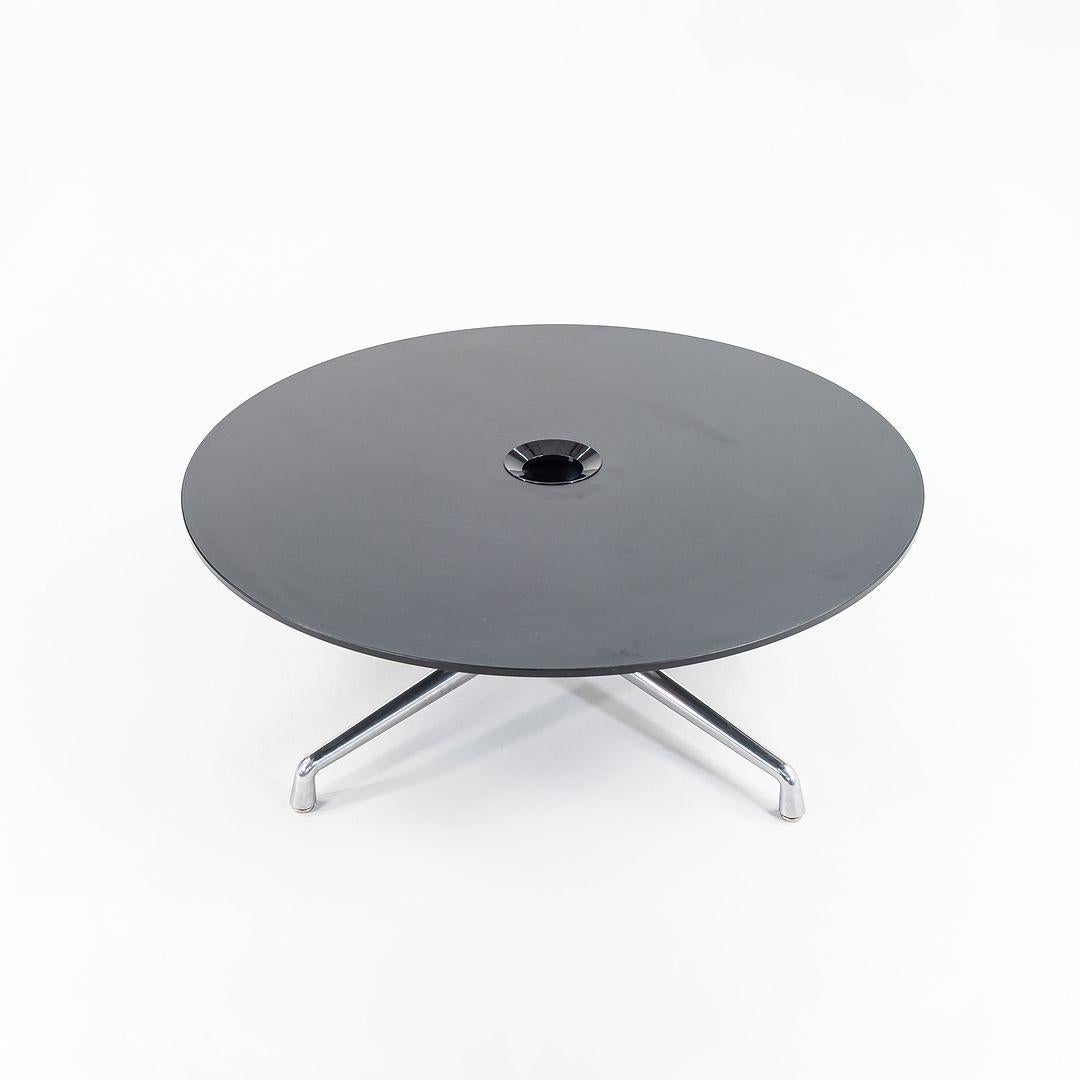 2017 Coalesse Schwarzes Laminat Poliertes Aluminium Tisch von Scott Wilson 2x verfügbar (amerikanisch) im Angebot