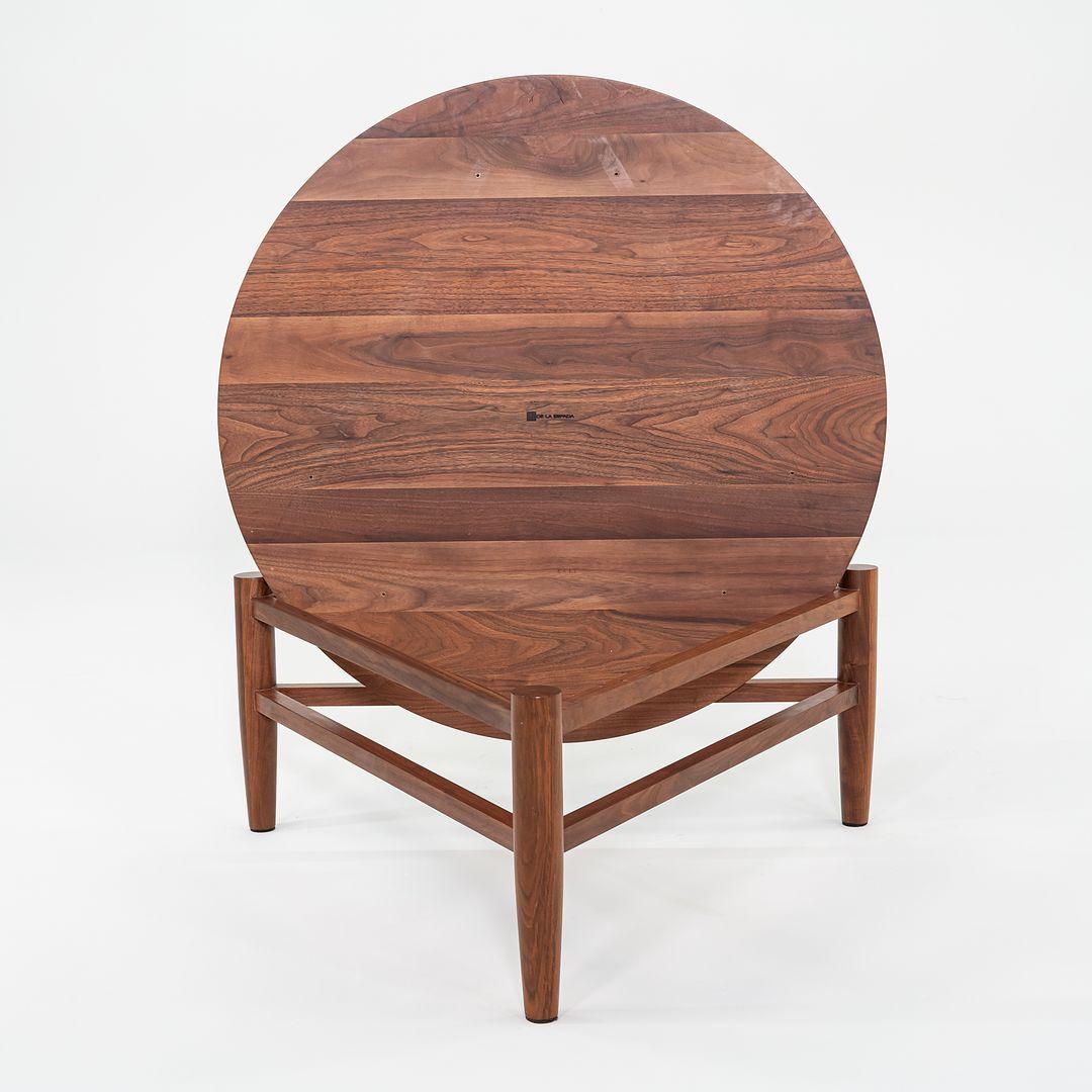 2017 De La Espada of Portugal 434 Table basse Luna en noyer huilé danois 42in en vente 3