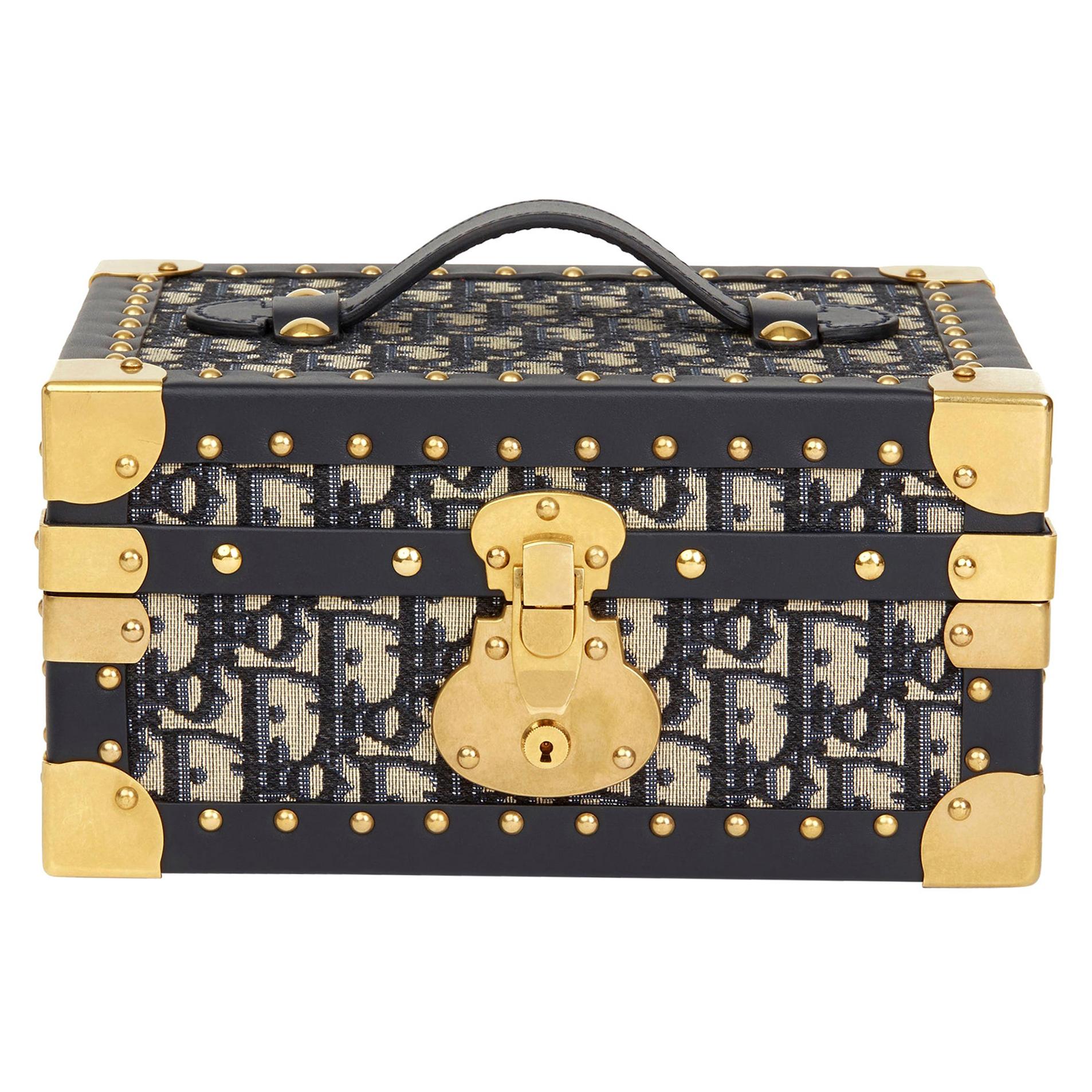 GoyardOfficial on X: The Étoile suitcase in French Glamour