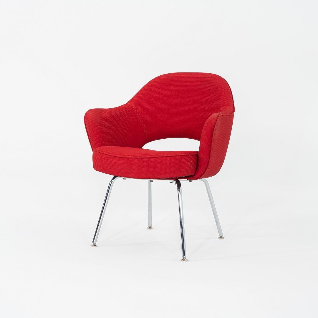 Américain Fauteuils de salle à manger 2017 Eero Saarinen for Knoll en tissu rouge 20x disponibles en vente