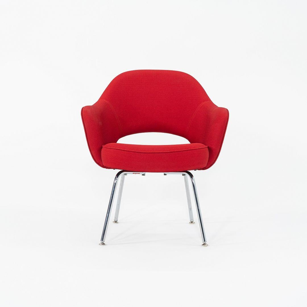 Fauteuils de salle à manger 2017 Eero Saarinen for Knoll en tissu rouge 20x disponibles Bon état - En vente à Philadelphia, PA