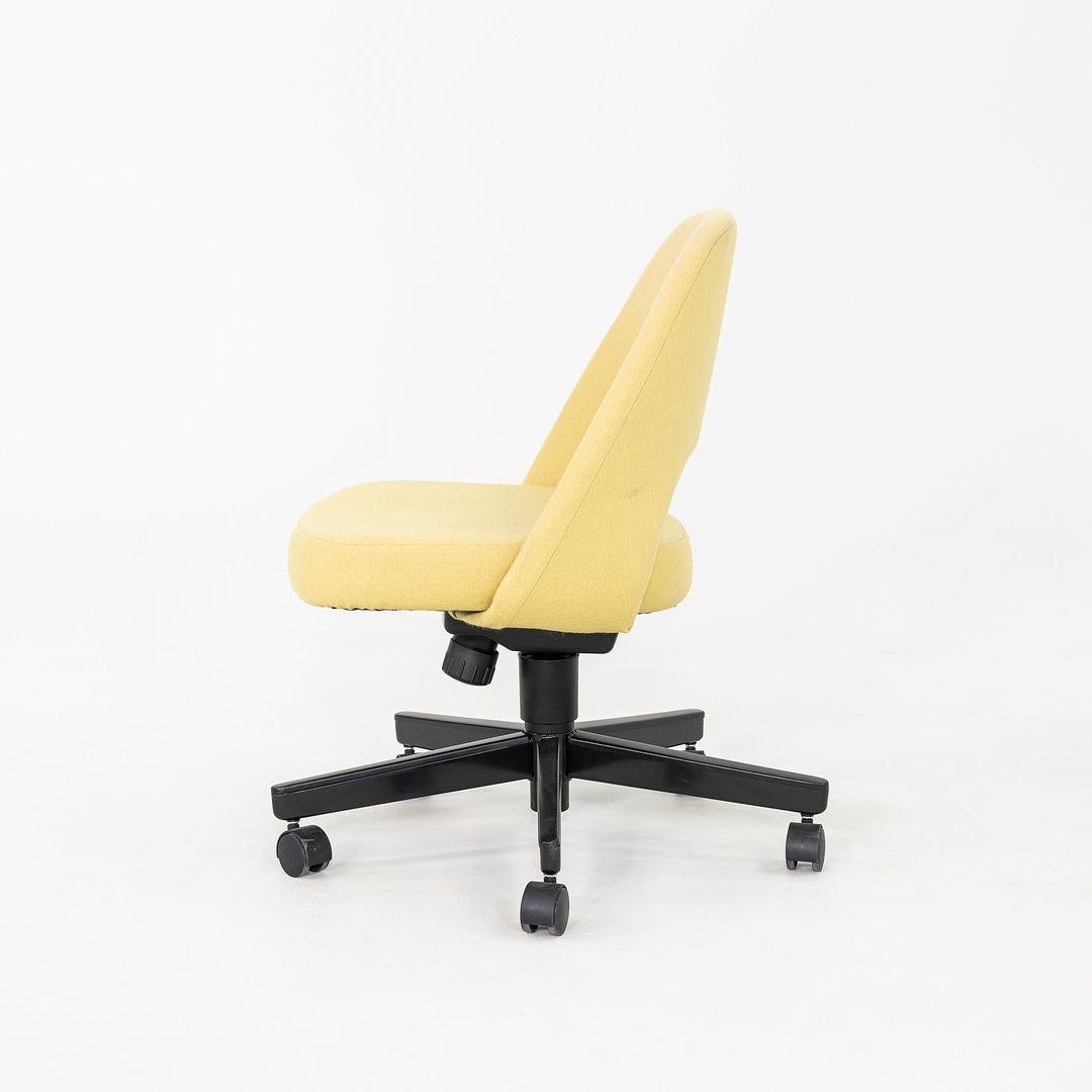 Moderno 2017 Eero Saarinen per Knoll Sedia da scrivania executive senza braccioli con base pneumatica in vendita