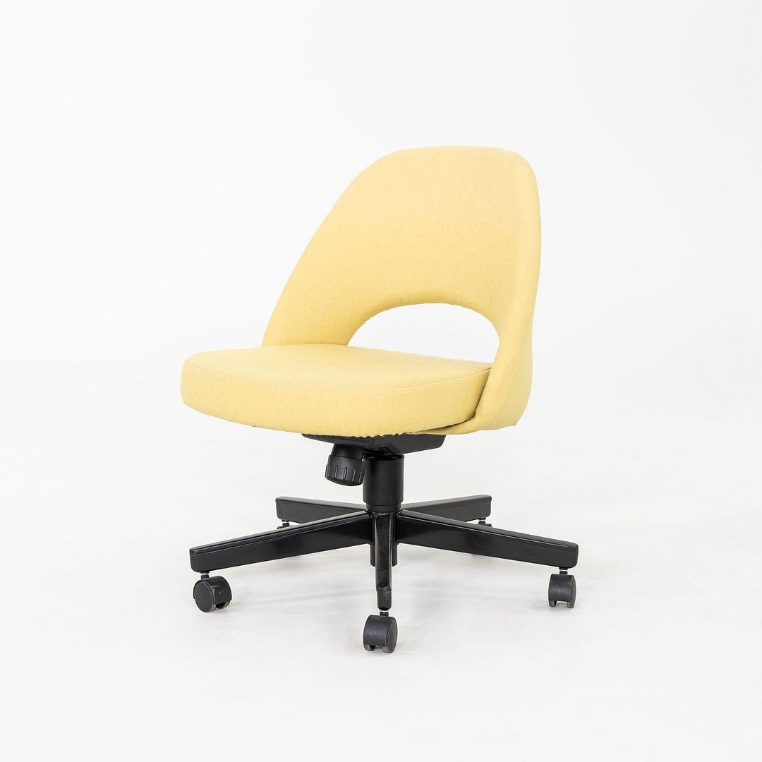 Americano 2017 Eero Saarinen per Knoll Sedia da scrivania executive senza braccioli con base pneumatica in vendita