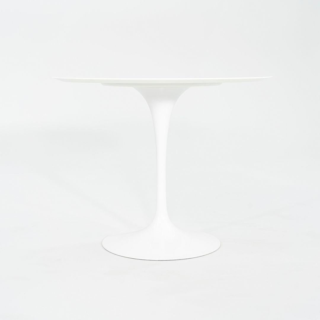 2017 Eero Saarinen For Knoll Tulip Dining Table with 35 inch Vetro Bianco Top In Good Condition For Sale In Philadelphia, PA