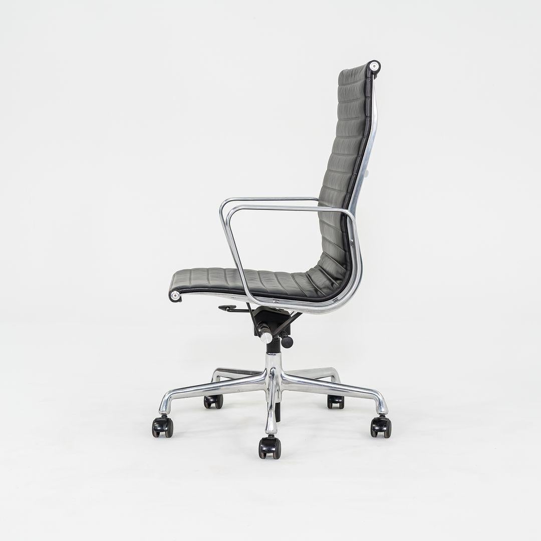 Modern 2017 Herman Miller Eames Aluminum Group Executive Desk Chair Black 1x Available For Sale