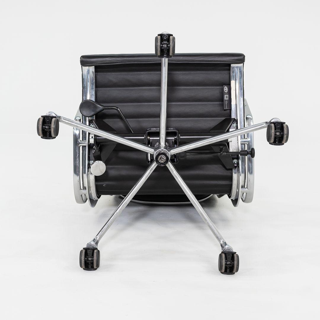 2017 Herman Miller Eames Aluminum Group Executive Desk Chair Black 1x Available For Sale 3