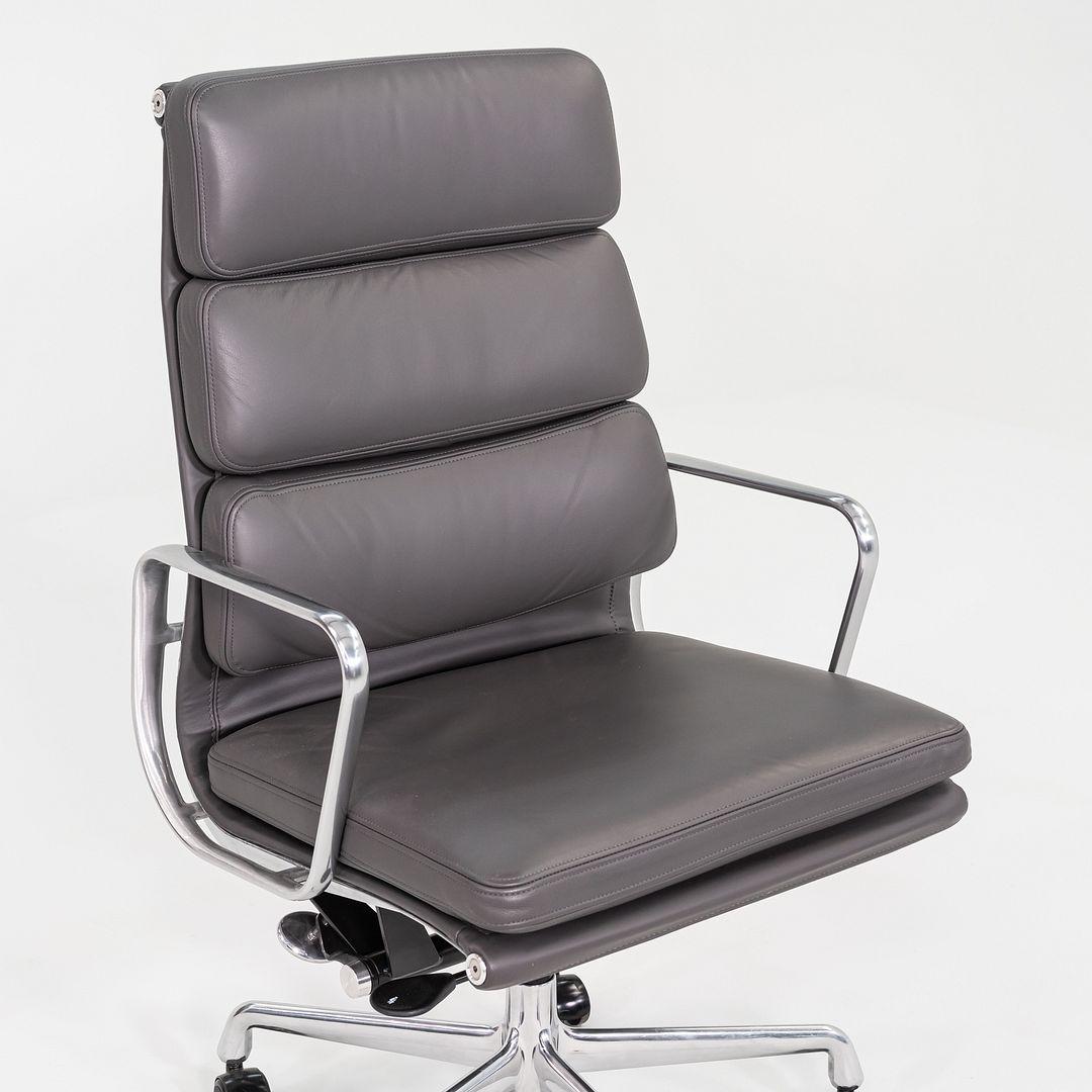 2017 Herman Miller Eames Soft Pad Chefsessel mit pneumatischer Basis im Angebot 3
