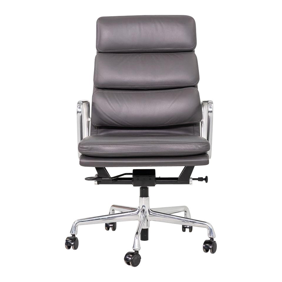 2017 Herman Miller Eames Soft Pad Chefsessel mit pneumatischer Basis
