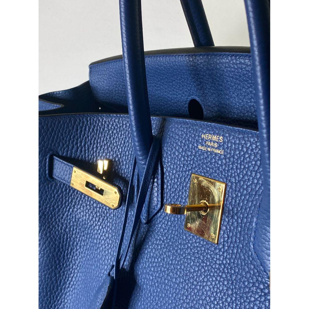 2017 Hermès Birkin 35 Agathe blue
Birkin 35 blue Agathe year 2017 is sold with a copy of the invoice from 2017 and Hermes spa receipt from 2021, the hardware has some scratches 
 Dust, raincoat, protective felt included
Packaging: Card or