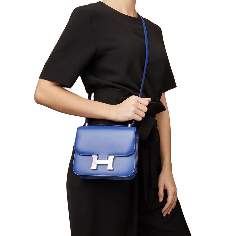 2017 Hermès Blau Elektrisch Tadelakt Leder Constance 18 8