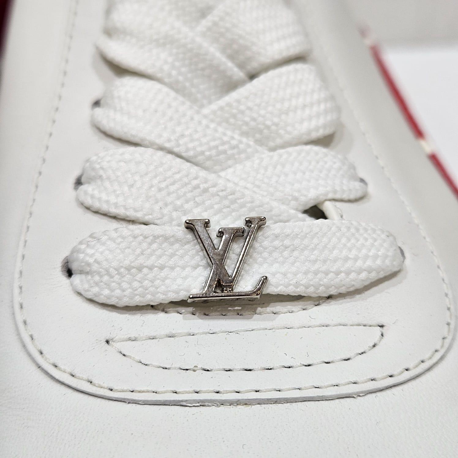 2017 Louis Vuitton x Supreme White Leather Monogram Sneakers For Sale 6