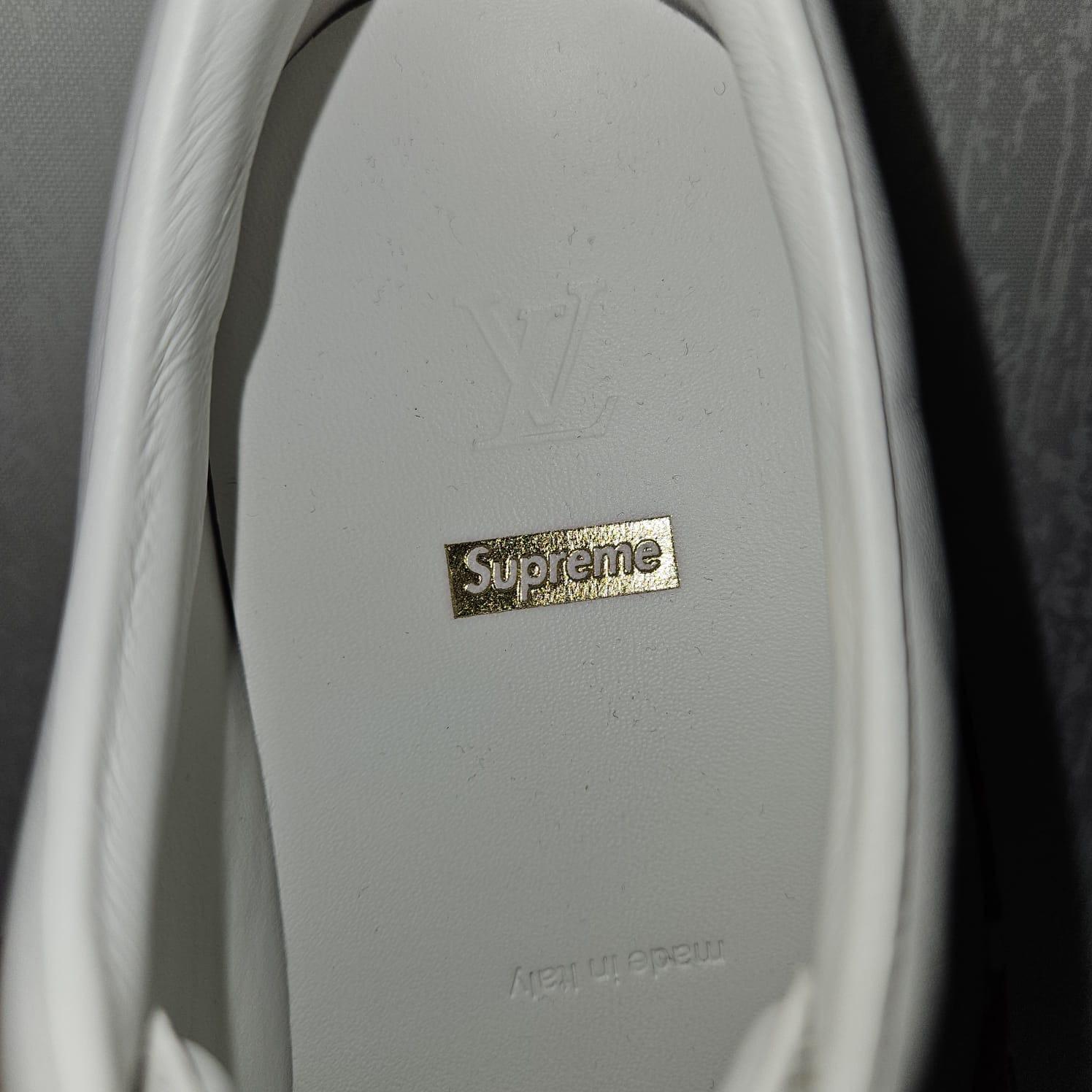 2017 Louis Vuitton x Supreme White Leather Monogram Sneakers For Sale 1