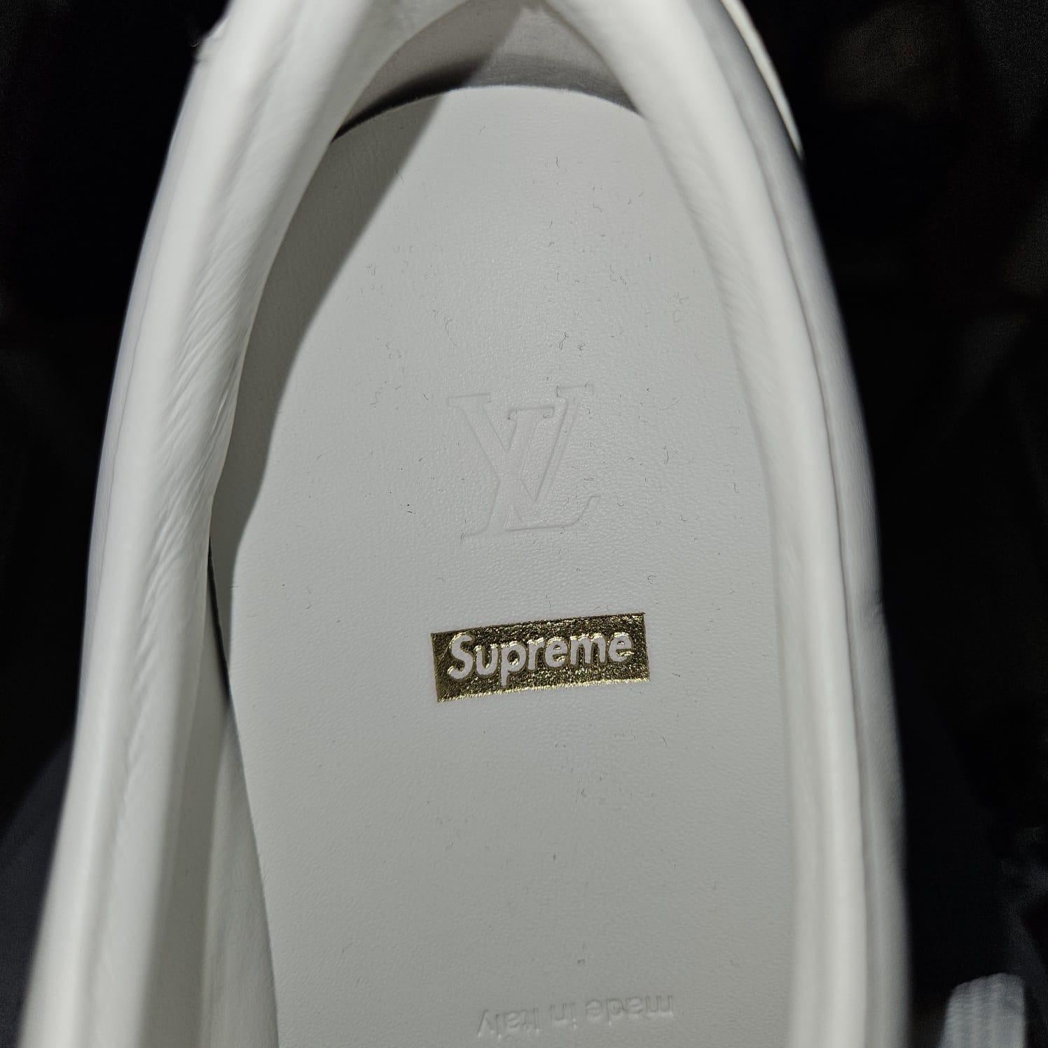 2017 Louis Vuitton x Supreme White Leather Monogram Sneakers For Sale 2