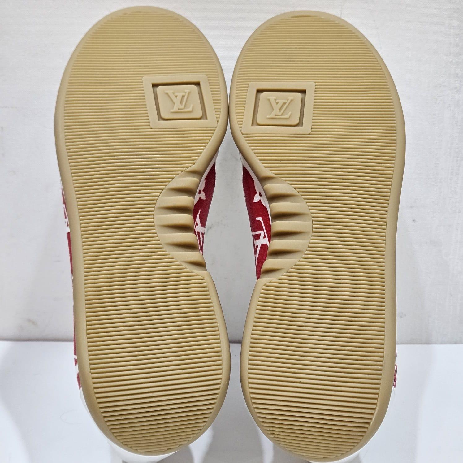 2017 Louis Vuitton x Supreme White Leather Monogram Sneakers For Sale 3