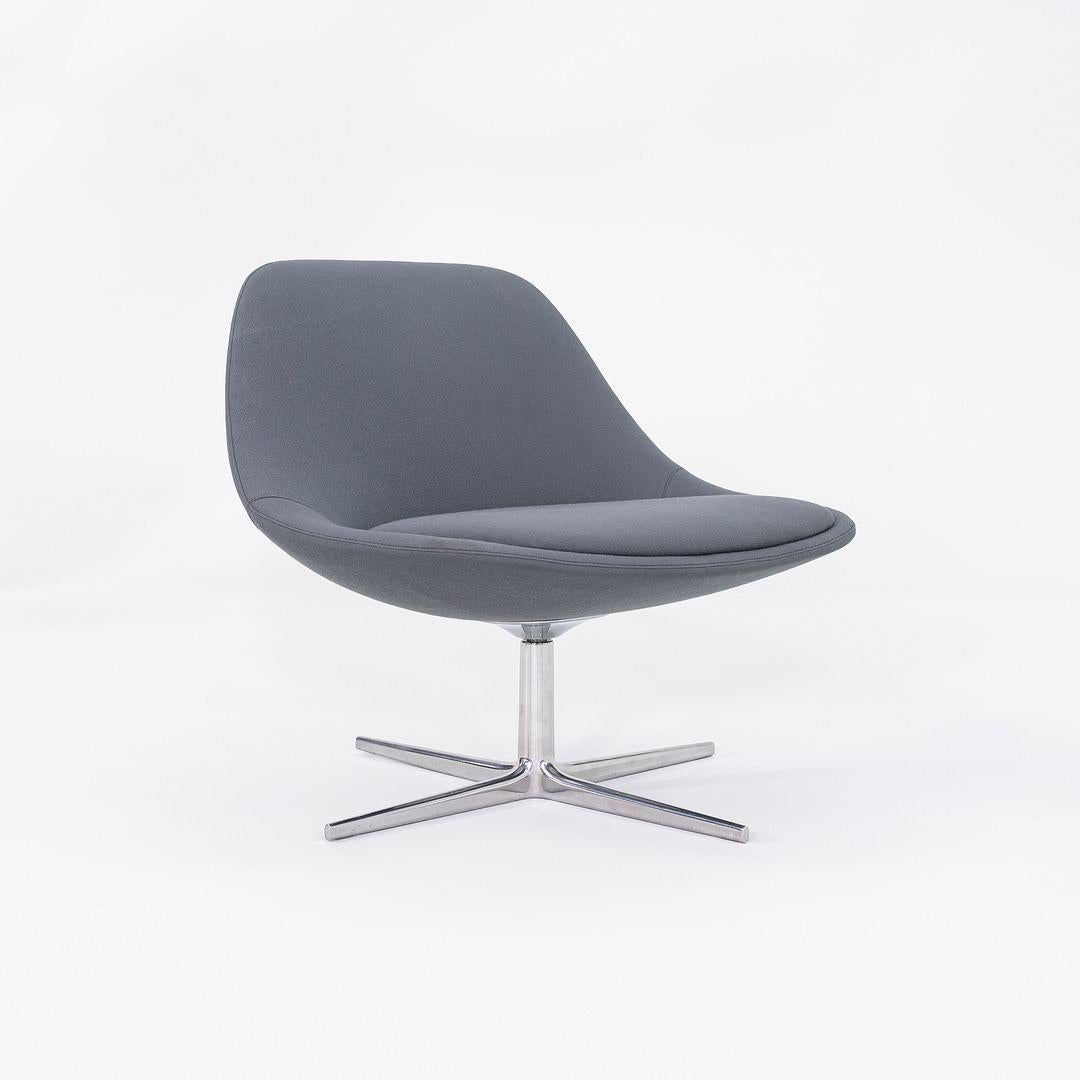 2017 Noe Duchaufour-Lawrance für Bernhardt Design Chiara Loungesessel Grau (amerikanisch) im Angebot