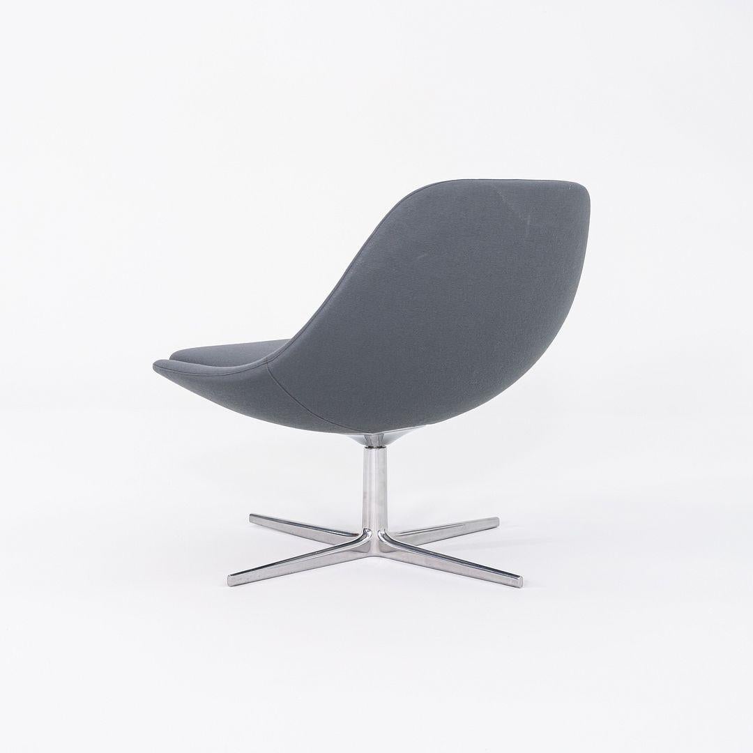 2017 Noe Duchaufour-Lawrance für Bernhardt Design Chiara Loungesessel Grau (Aluminium) im Angebot