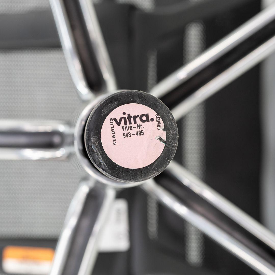 2017 Sedia da scrivania rotante Vitra Physix di Alberta Meda in rete nera 3x Disponibile in vendita 4