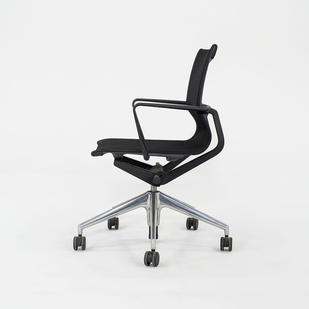 Moderno 2017 Sedia da scrivania rotante Vitra Physix di Alberta Meda in rete nera 3x Disponibile in vendita