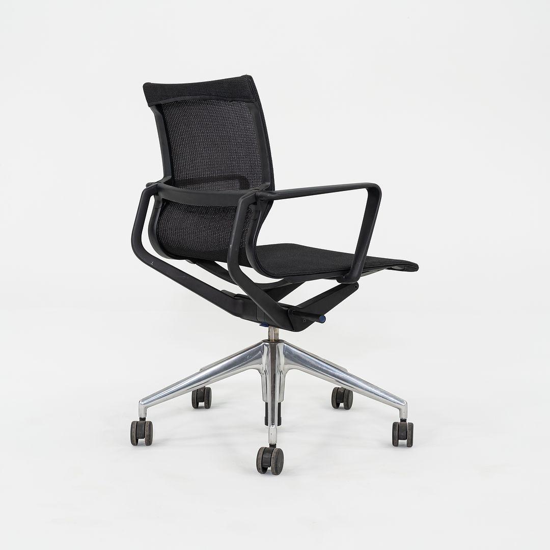 Tedesco 2017 Sedia da scrivania rotante Vitra Physix di Alberta Meda in rete nera 3x Disponibile in vendita