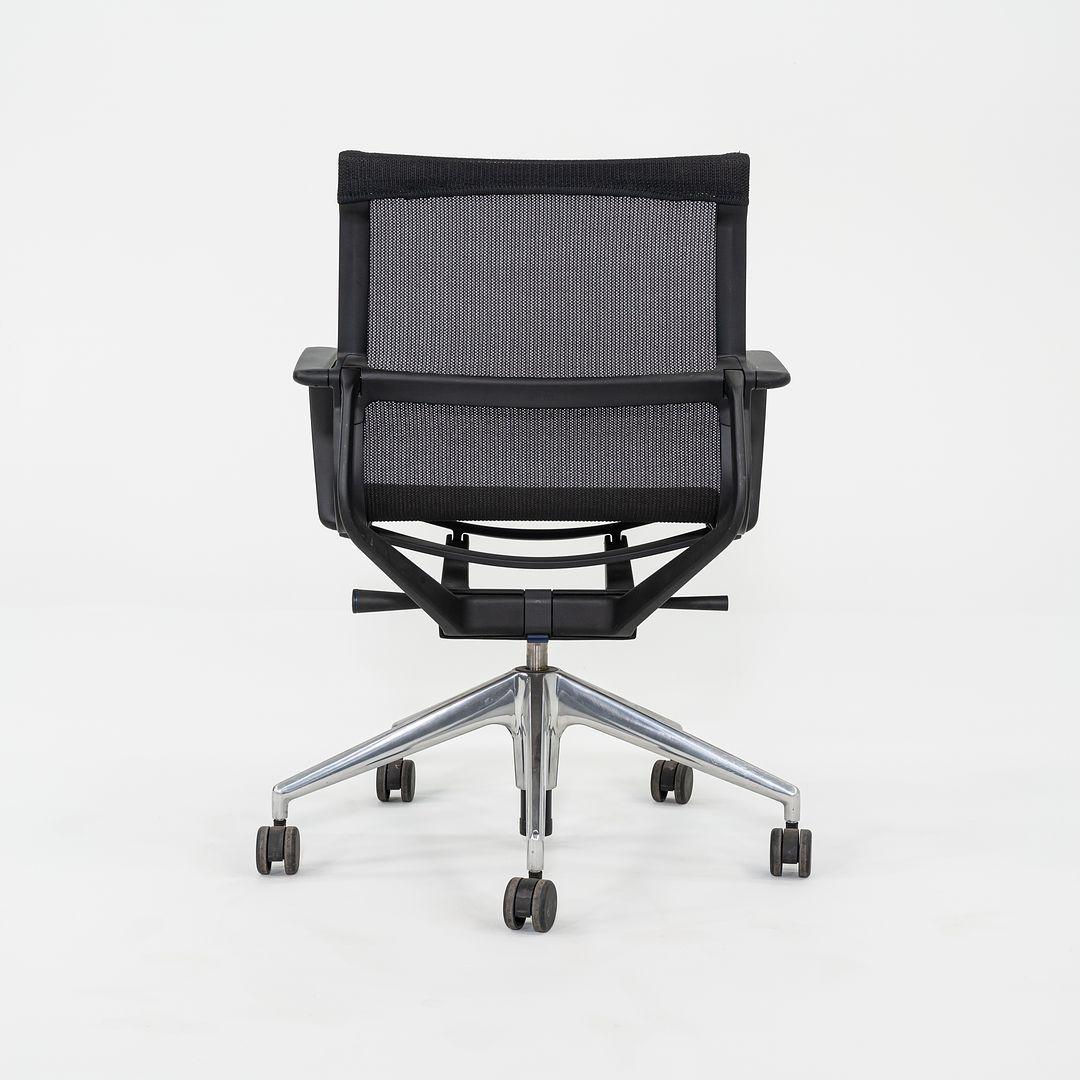 XXI secolo e contemporaneo 2017 Sedia da scrivania rotante Vitra Physix di Alberta Meda in rete nera 3x Disponibile in vendita