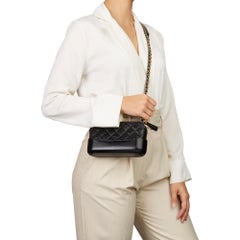 2018 Chanel Gabrielle Clutch-with-Chain CWC aus gestepptem:: gealtertem Kalbsleder in Schwarz