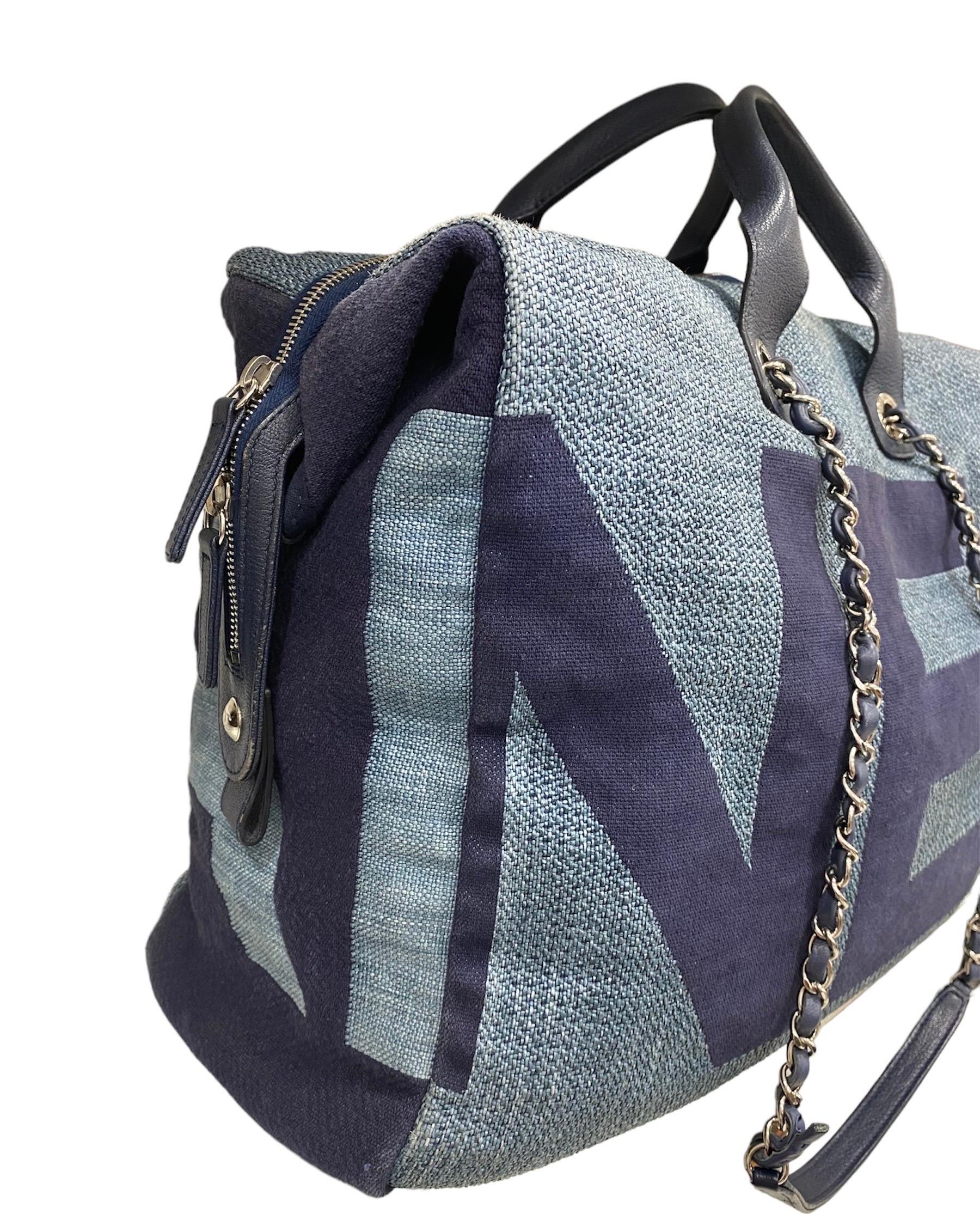 2018 Chanel Duffle Bag aus Segeltuch Blau Damen im Angebot