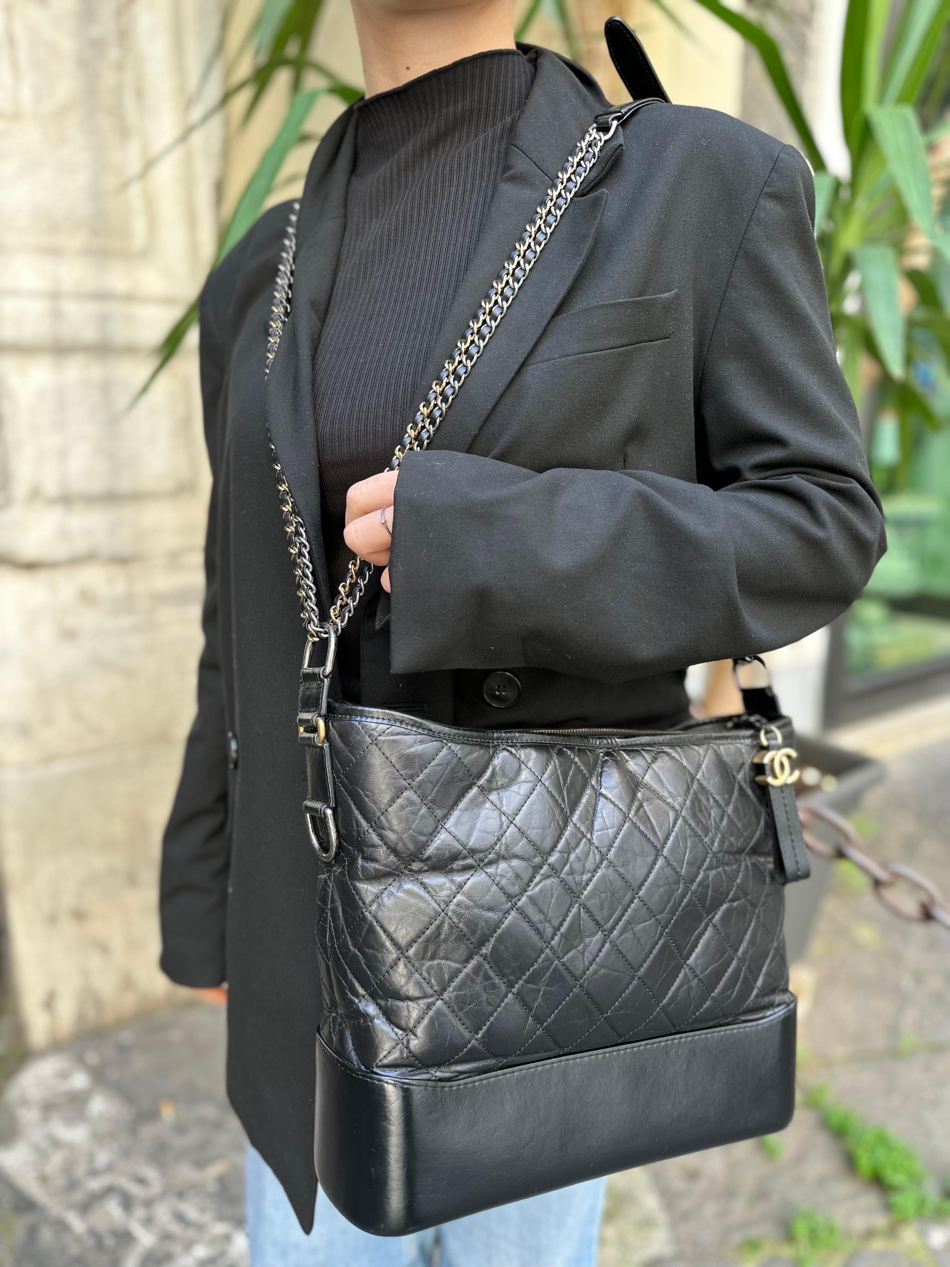 Noir Chanel - Sac à bandoulière Gabrielle Maxi en cuir noir, 2018 en vente
