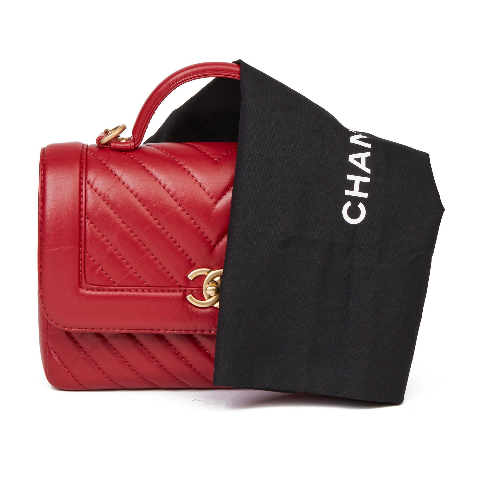 CHANEL 
Red Chevron Quilted Calfskin Leather Classic Top Handle Flap Bag

Xupes Reference: HB3654
Serial Number: 24517457
Age (Circa): 2018
Accompanied By: Chanel Dust Bag
Authenticity Details: Serial Sticker (Made in France) 
Gender: Ladies
Type: