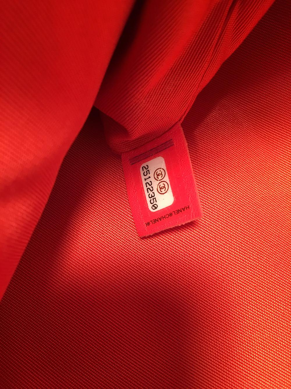 Chanel Rote gesteppte CC Clutch aus Leder CC mit Klappdeckel im Angebot 10